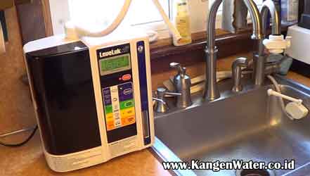 mesin kangen water sd501 di dapur rumah